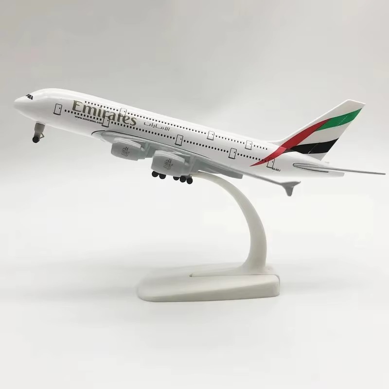 Model Airplane Plastic - 20 سنتيمتر A380 طيران الإمارات 1:400