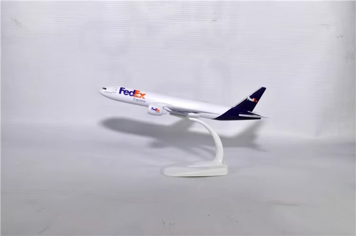 طائرة بمقياس 20 سم 	 فيديكس ال - مراجعة Model Airplane Plastic وسعره